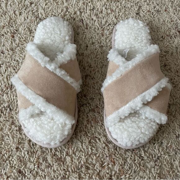 Alfani Shoes - Alfani fuzzy tan slippers Sz Small NWOT